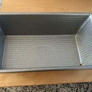 New King Arthur bread pan. Nonstick coating. Steel and aluminum. 8 1/2 x 4 1/2
